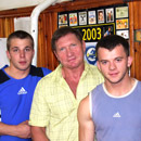 Виктор Шершуков (в центре) со штангистами Геннадием Махвееней и Сергеем Лагуном